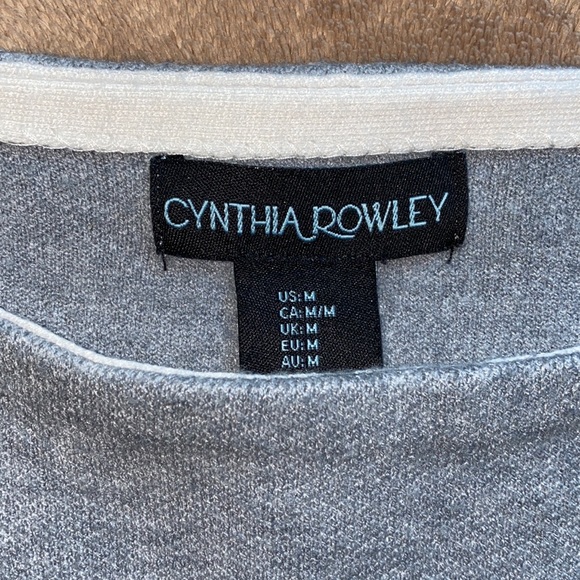 🐑Warm, Soft gray sweater with polkadot sleeve detail Size Med. - Picture 2 of 4